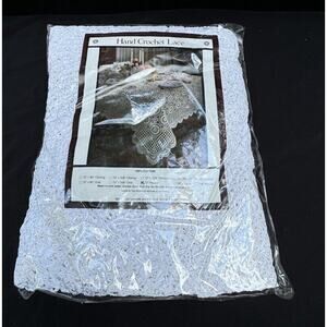 Vintage Belcrest Hand Crochet tablecloth floral lace Oval 72X72 Round Brand New